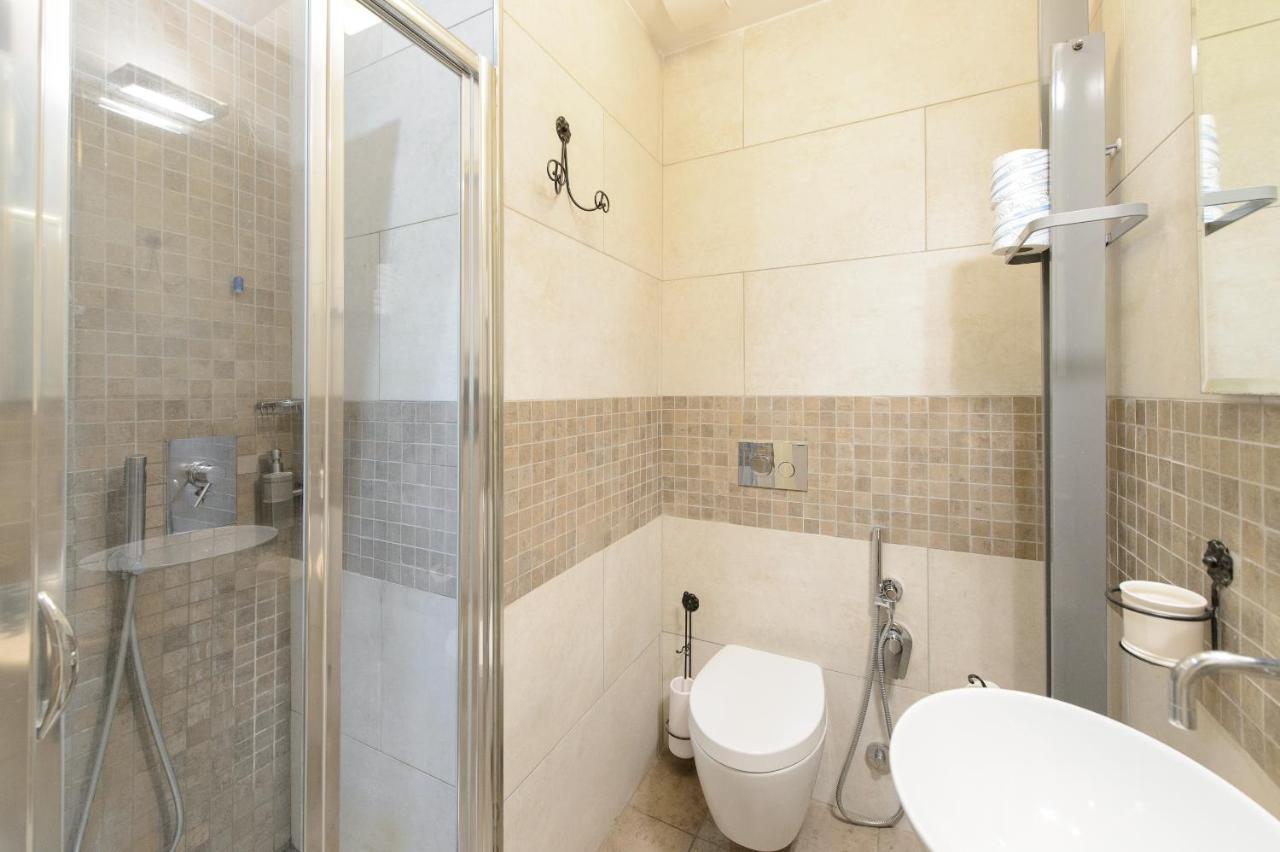 Luxury Ripetta 2 Rom